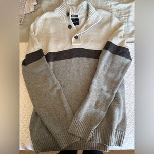 American Eagle Outfitters Men's Cream and Gray Crewneck Sweater